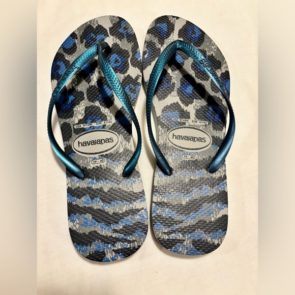 Havaianas, size 9/10 slim, blue, gray, black animal print flip flops - Picture 2 of 5